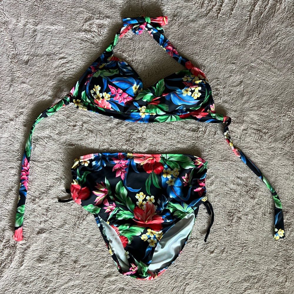 Maternity 2 piece bikini bathing suit. Prego size medium floral made in USA